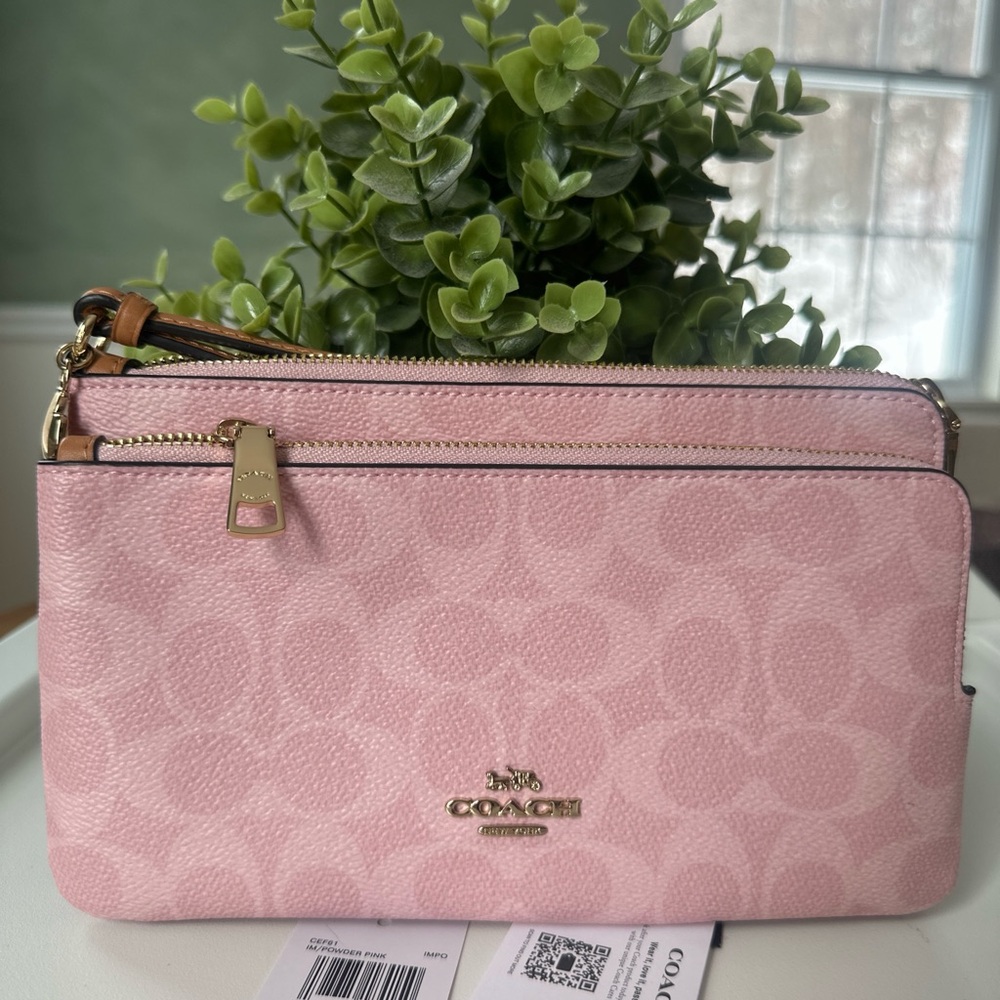 NWT Coach Powder Pink Double Zip Wristlet In Signature Canvas With Charms 🌸 - Picture 2 of 5